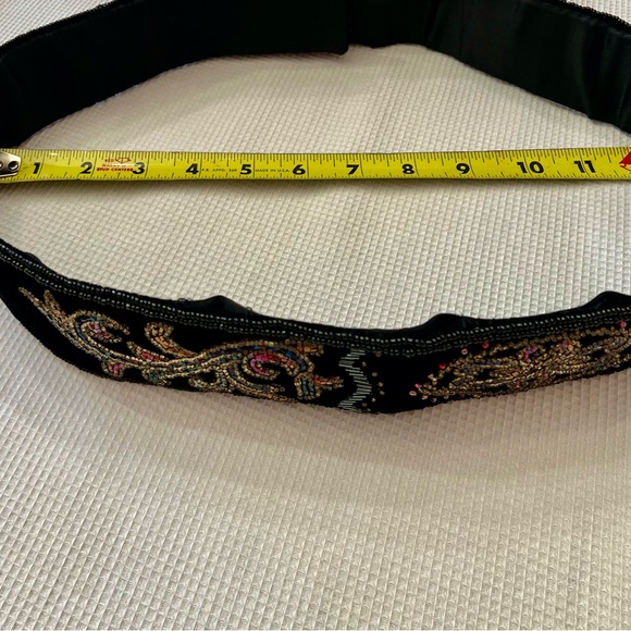 🤩Women’s Black/Multi Color Velvet & Beaded/ Sequin Accent Belt, Sz Medium - Picture 4 of 8